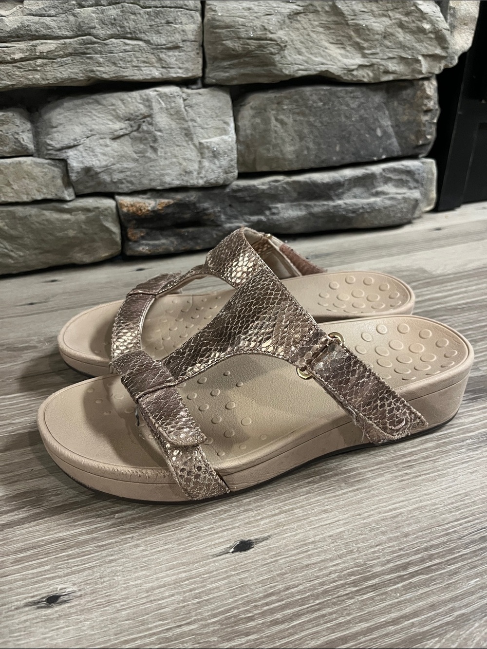 Vionic sandals/10
